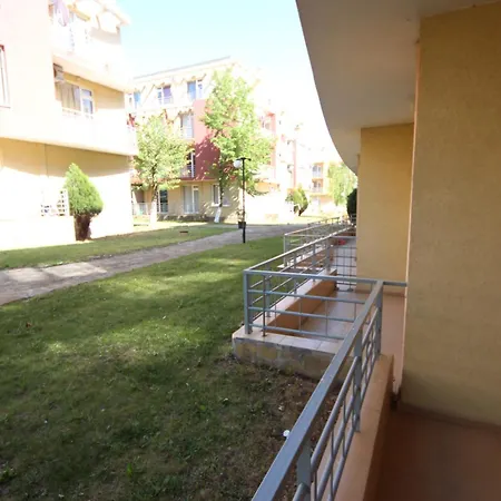 Sunny Day 5 - Menada *